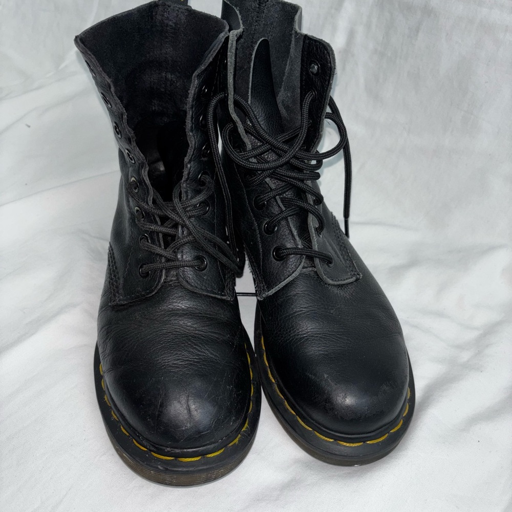 Doc Martens 1460 Pascal Black Lace Up Boots Sz 8 Women’s Mismatched Factory Pair